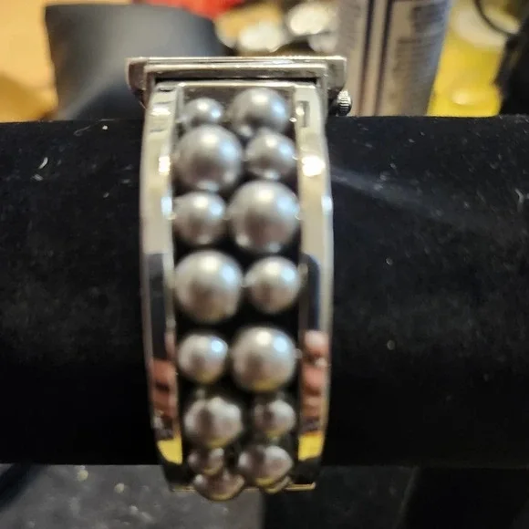 Vintage Avon Gray Womens Cuff Watch - Picture 2 of 5